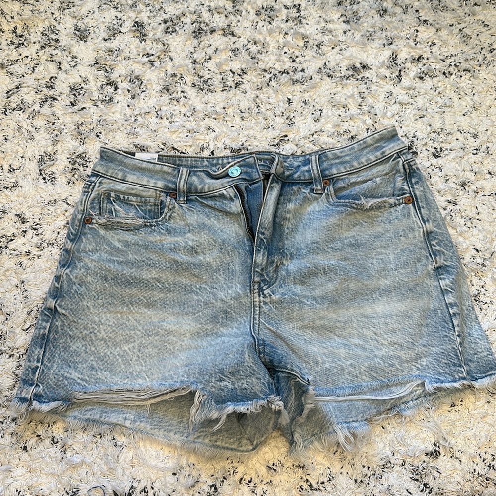 LIKE NEW American eagle mom short!